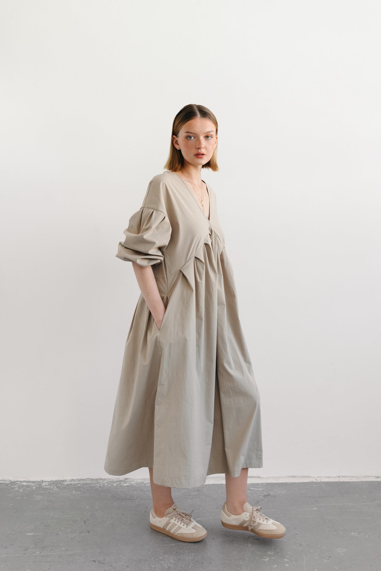 Alex dress beige