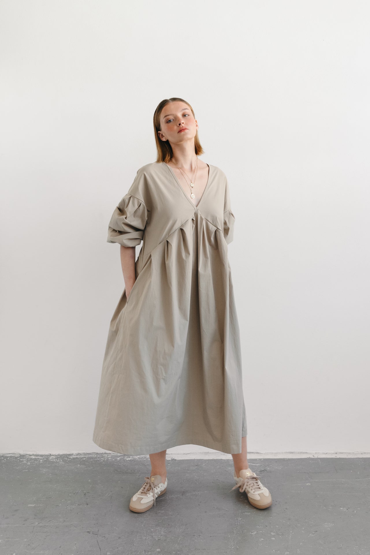 Alex dress beige