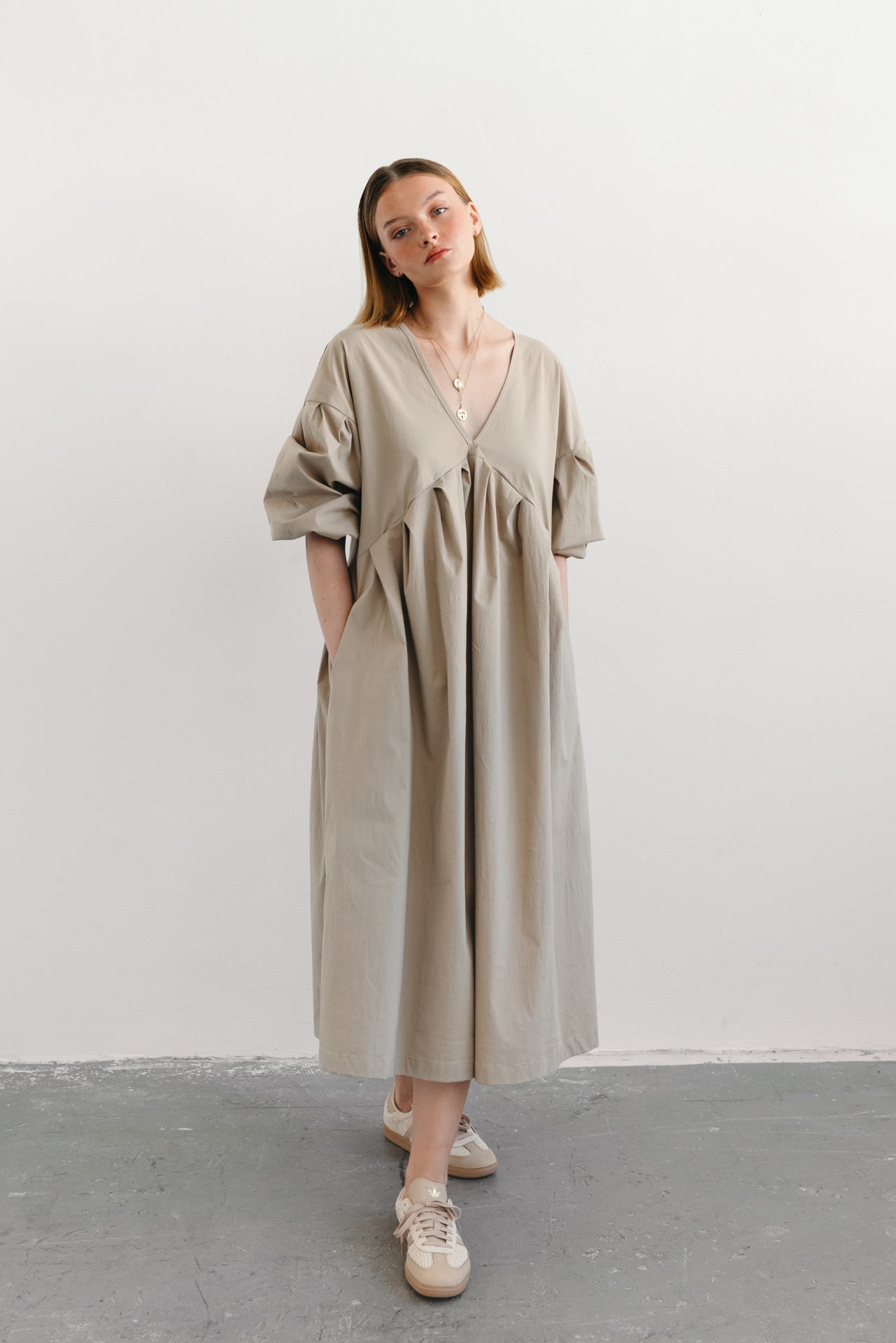 Alex dress beige