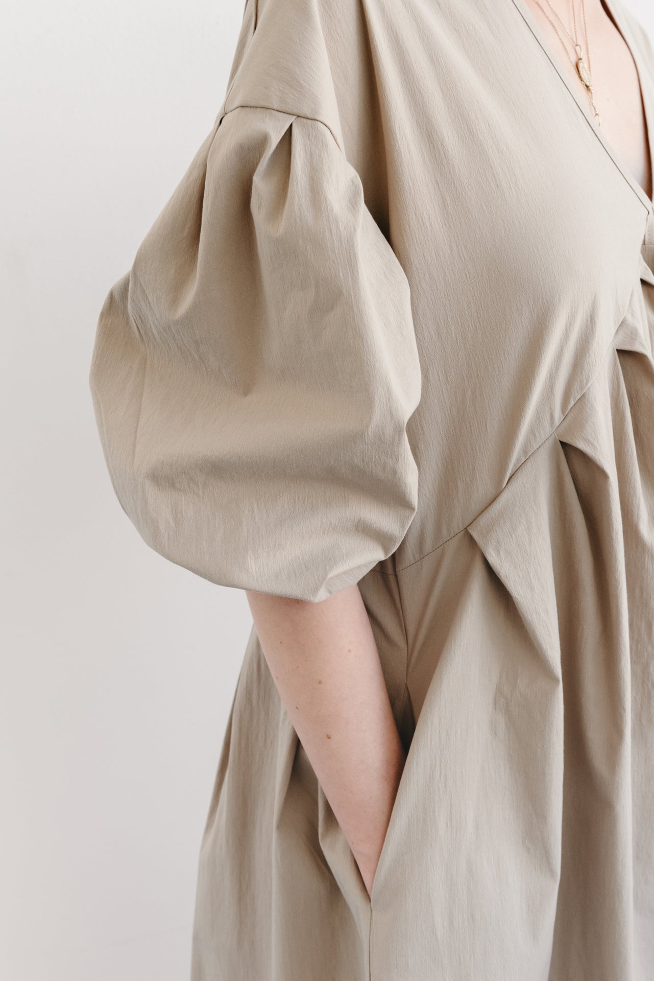 Alex dress beige