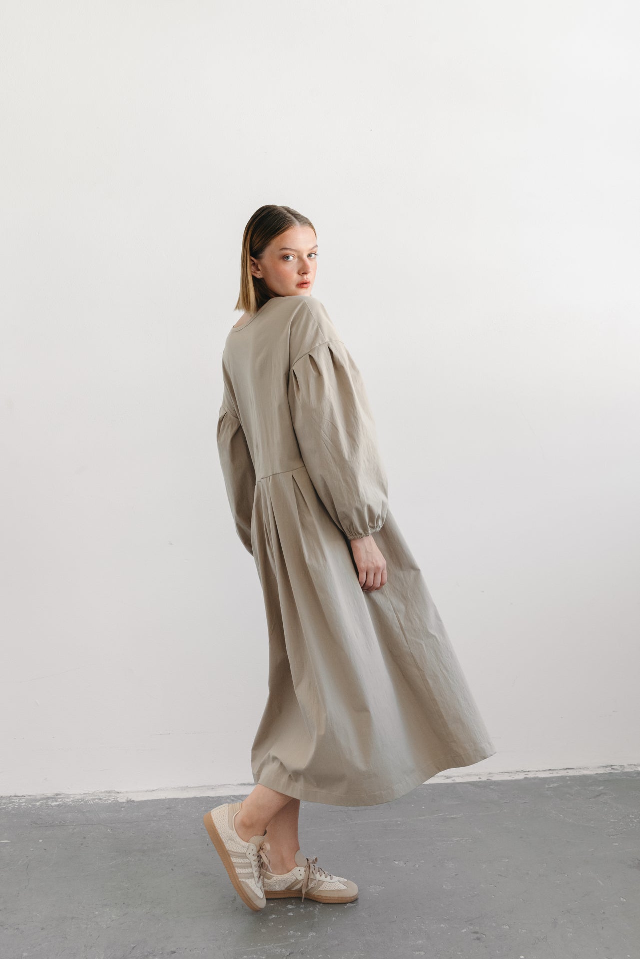 Alex dress beige