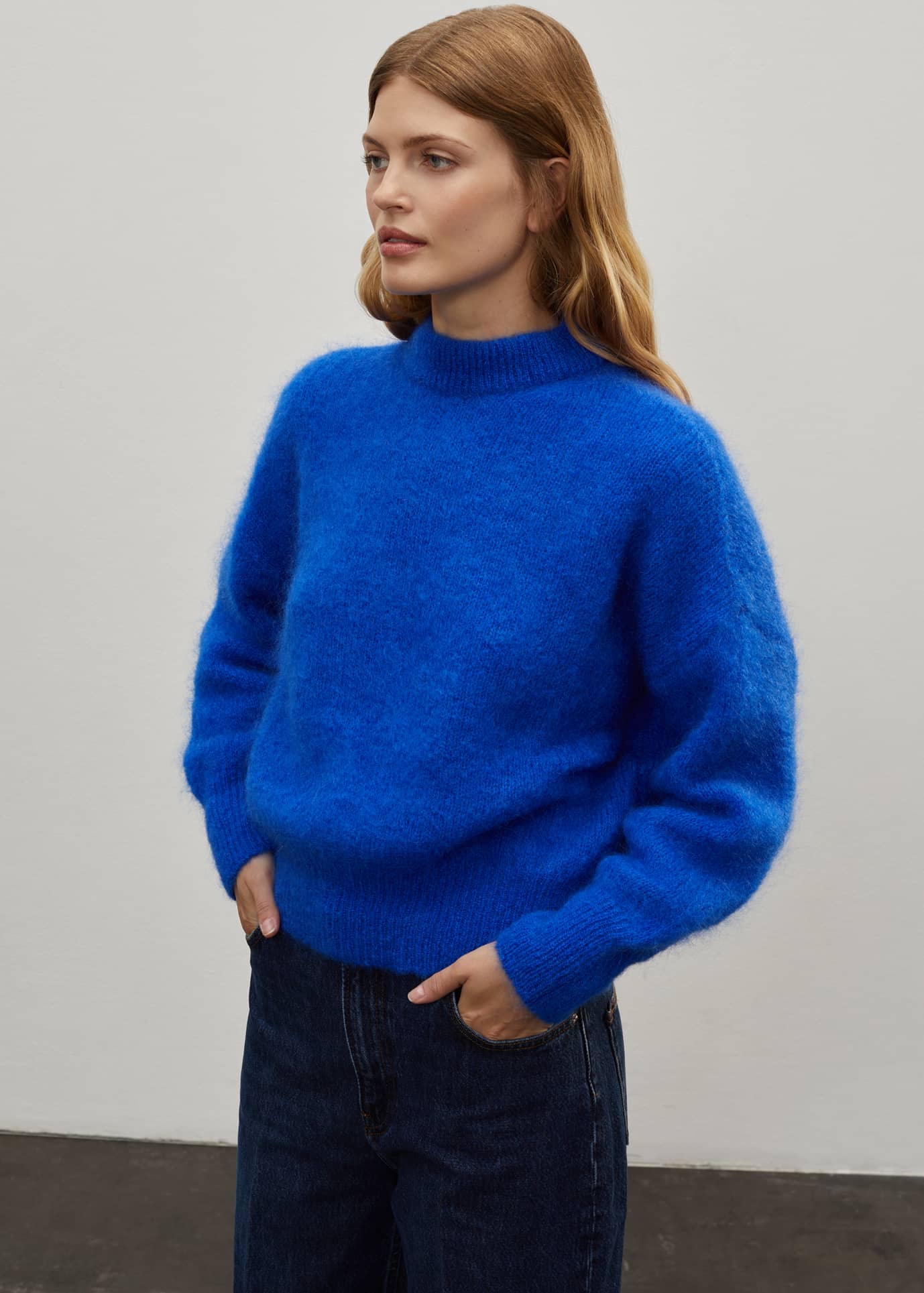 svetr z mohéru Jane electric blue